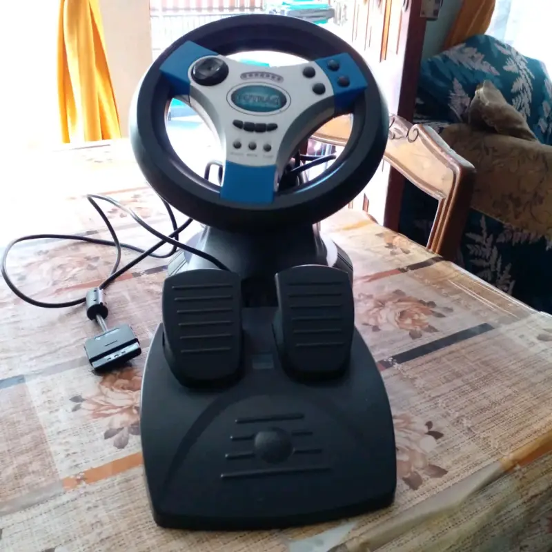 Volante de juego con pedales para consola