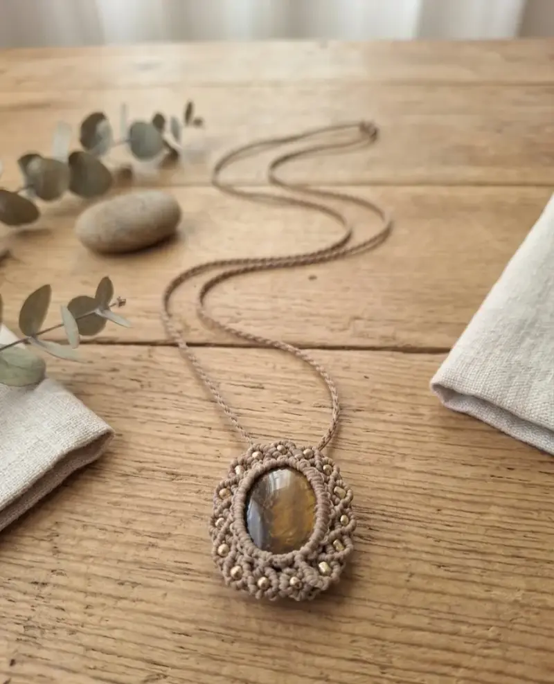 Collar artesanal con piedra natural