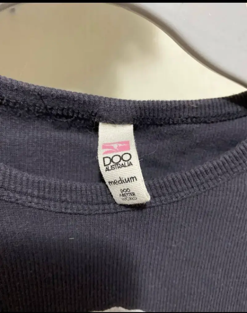 Polera Doo negra con diseño bordado niña - 2