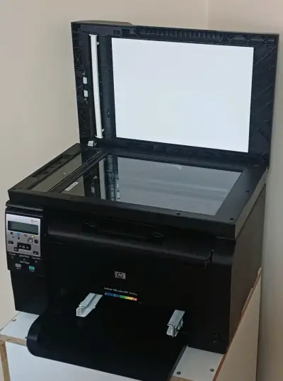 Impresora multifuncional HP LaserJet Pro - miniatura 1