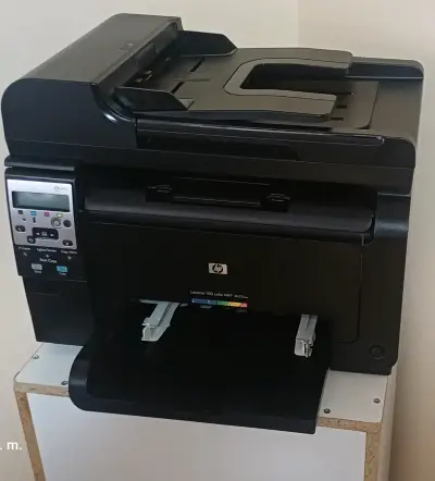 Impresora multifuncional HP LaserJet Pro - miniatura 2