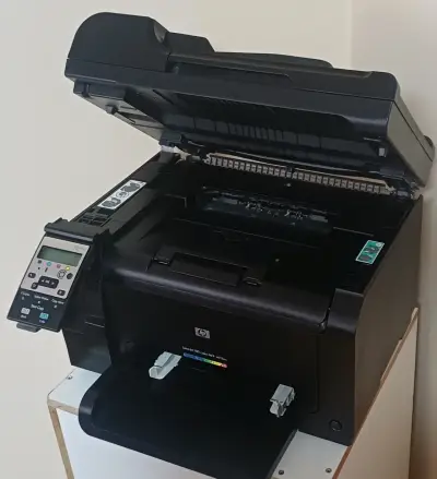 Impresora multifuncional HP LaserJet Pro - miniatura 3