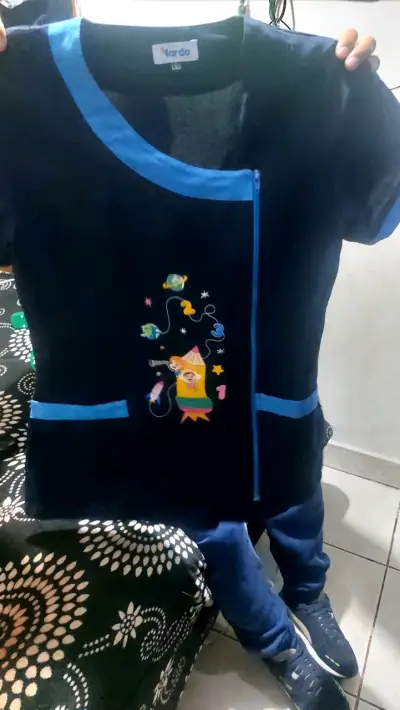 Delantal escolar azul con diseño ABC - miniatura 5