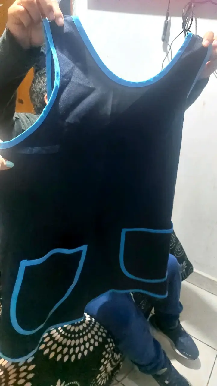 Delantal escolar azul con diseño ABC - 6