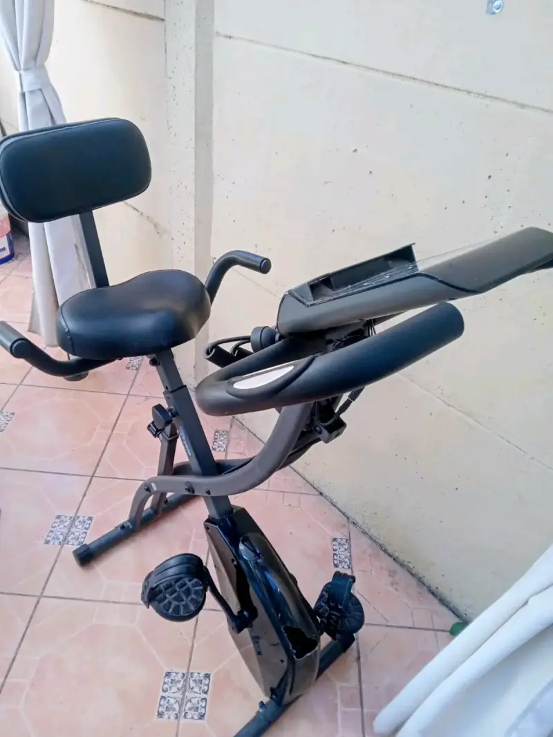 Bicicleta estática plegable con respaldo - 1