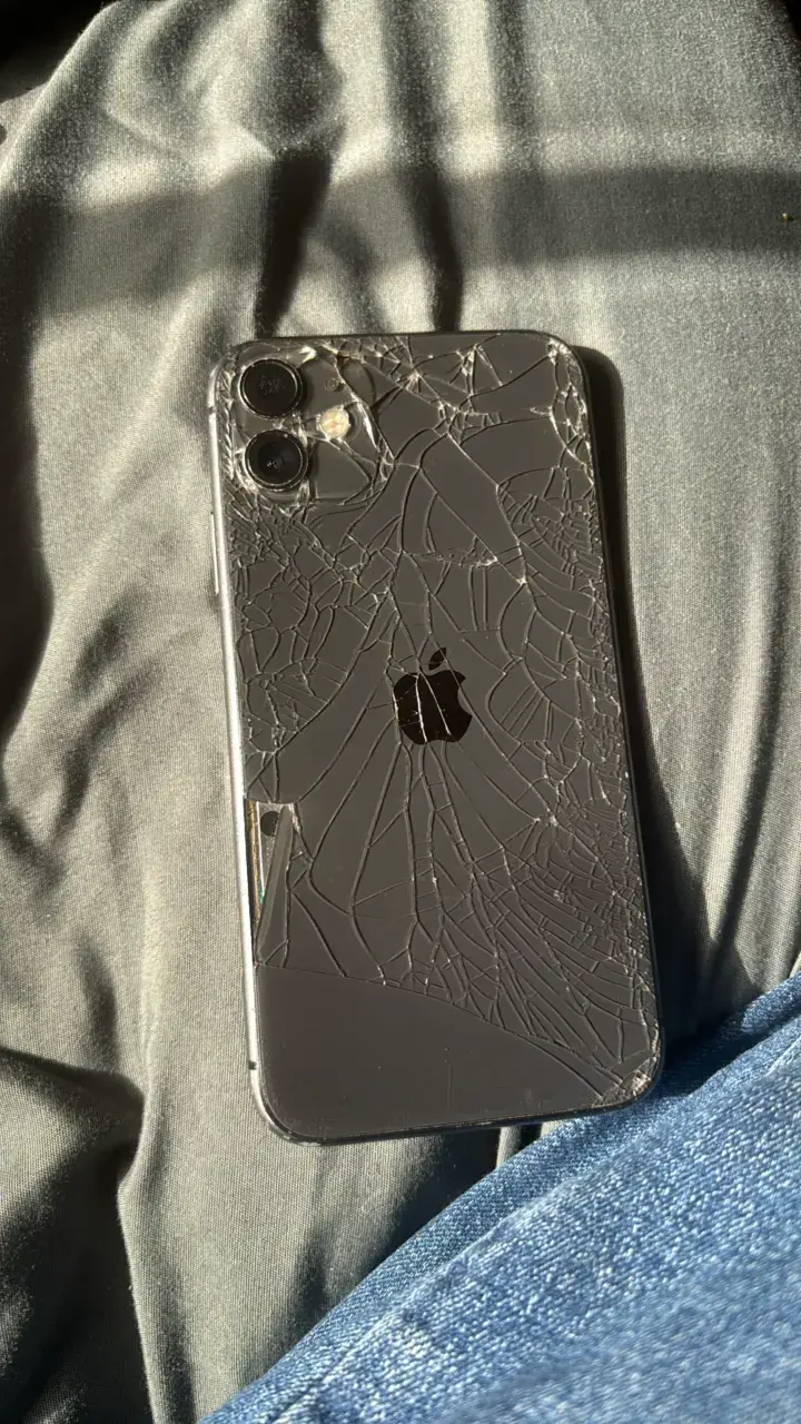 iPhone 11 con detalles - 2