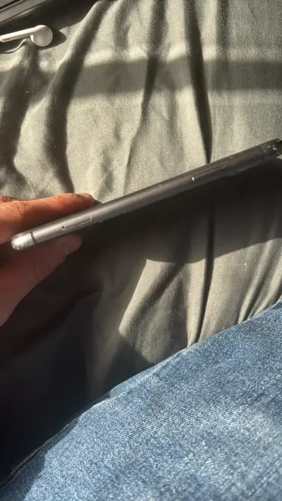 iPhone 11 con detalles - miniatura 4
