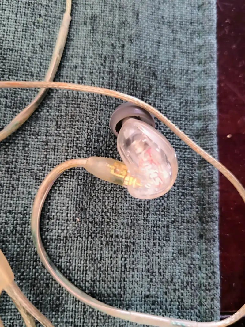 Auriculares Shure 215 con estuche y accesorios - 2