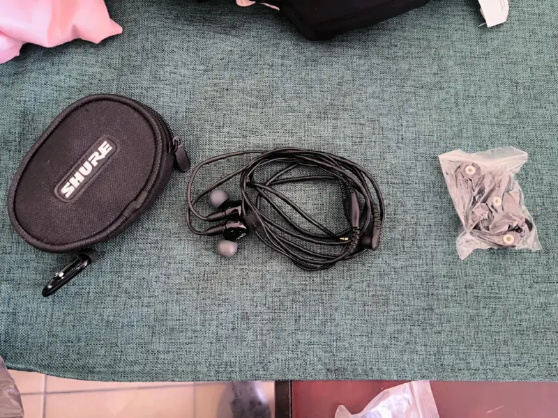 Auriculares Shure 315 con estuche y accesorios - 1
