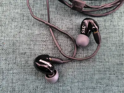 Auriculares Shure 315 con estuche y accesorios - miniatura 3