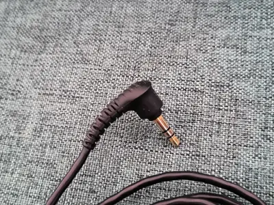 Auriculares Shure 315 con estuche y accesorios - miniatura 4