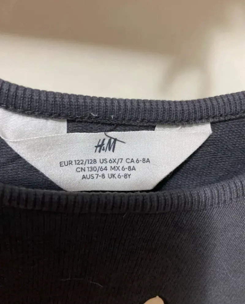 Polera infantil gris con diseño de perrito - 2