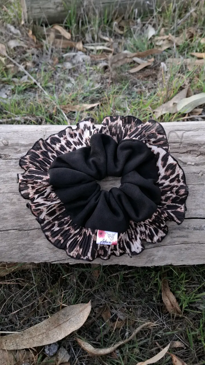 Scrunchie de gamuza con plizado animal print - 1