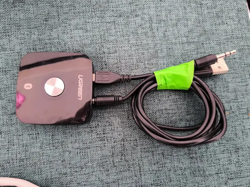 Adaptador Bluetooth Ugreen con cables USB y AUX - 1