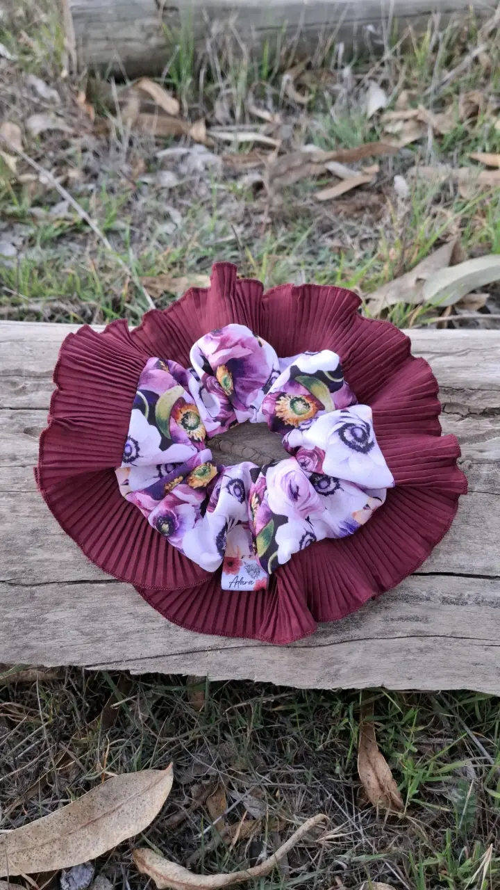 Colección de scrunchies florales y plisados - 1