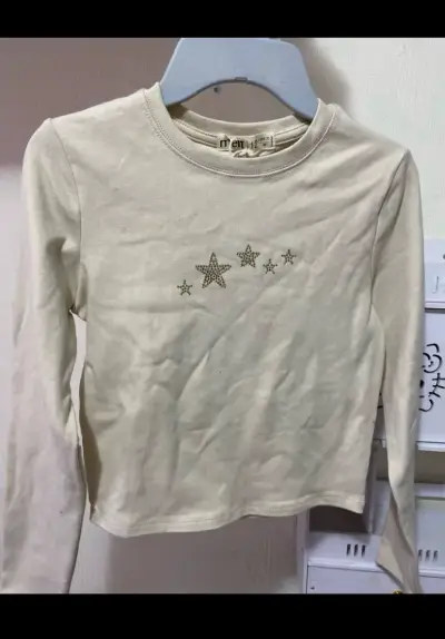 Polera manga larga para niña beige con estrellas - miniatura 1