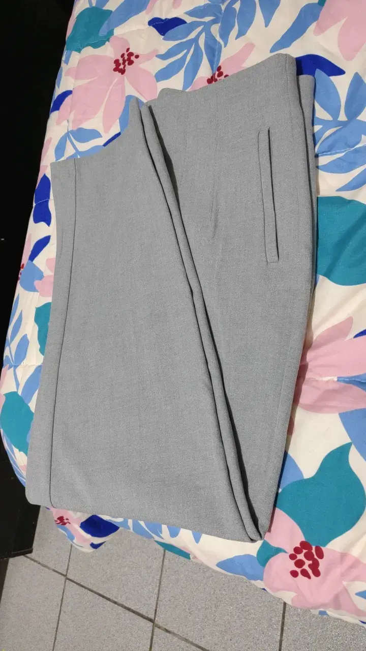 Pantalón de vestir gris para dama talla 32 Zara