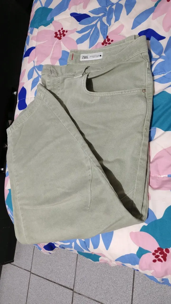 Pantalones Zara verde oliva para mujer