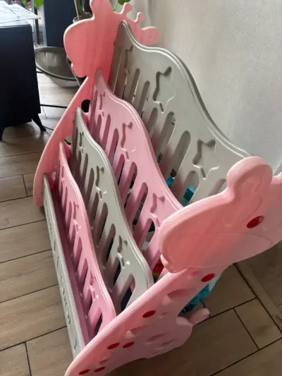 Estante infantil de plástico rosa y gris - miniatura 1