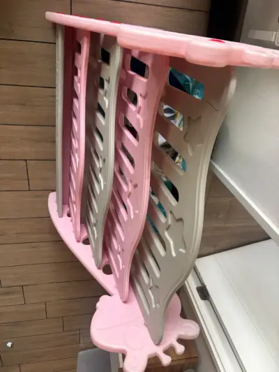 Estante infantil de plástico rosa y gris - miniatura 3
