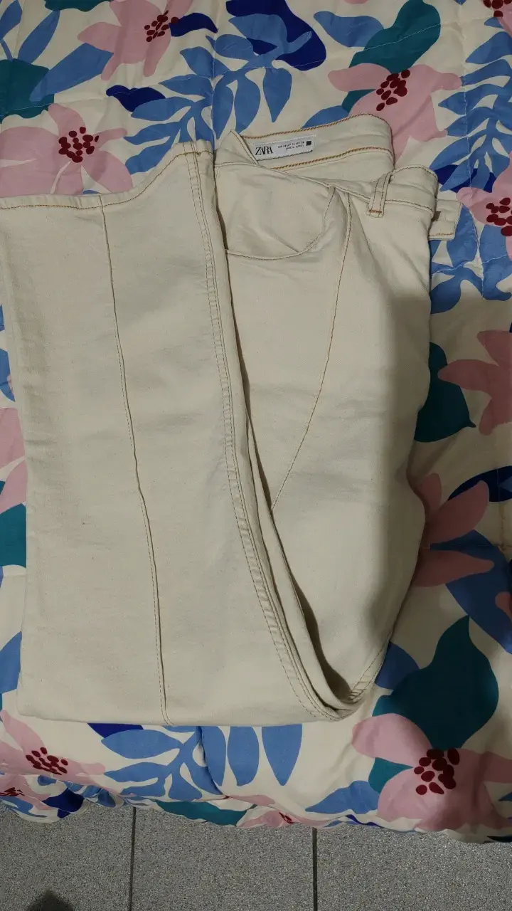 Pantalones beige Zara de algodón