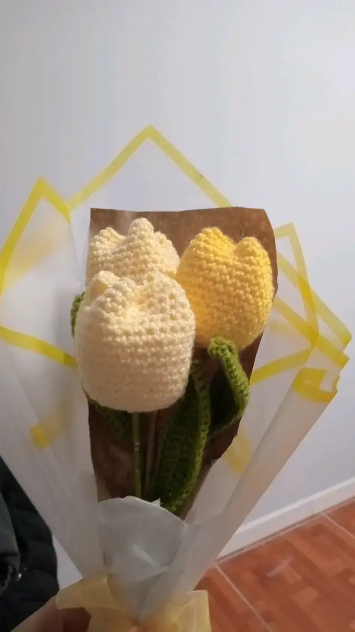 Ramo de tulipanes tejidos a crochet - 3