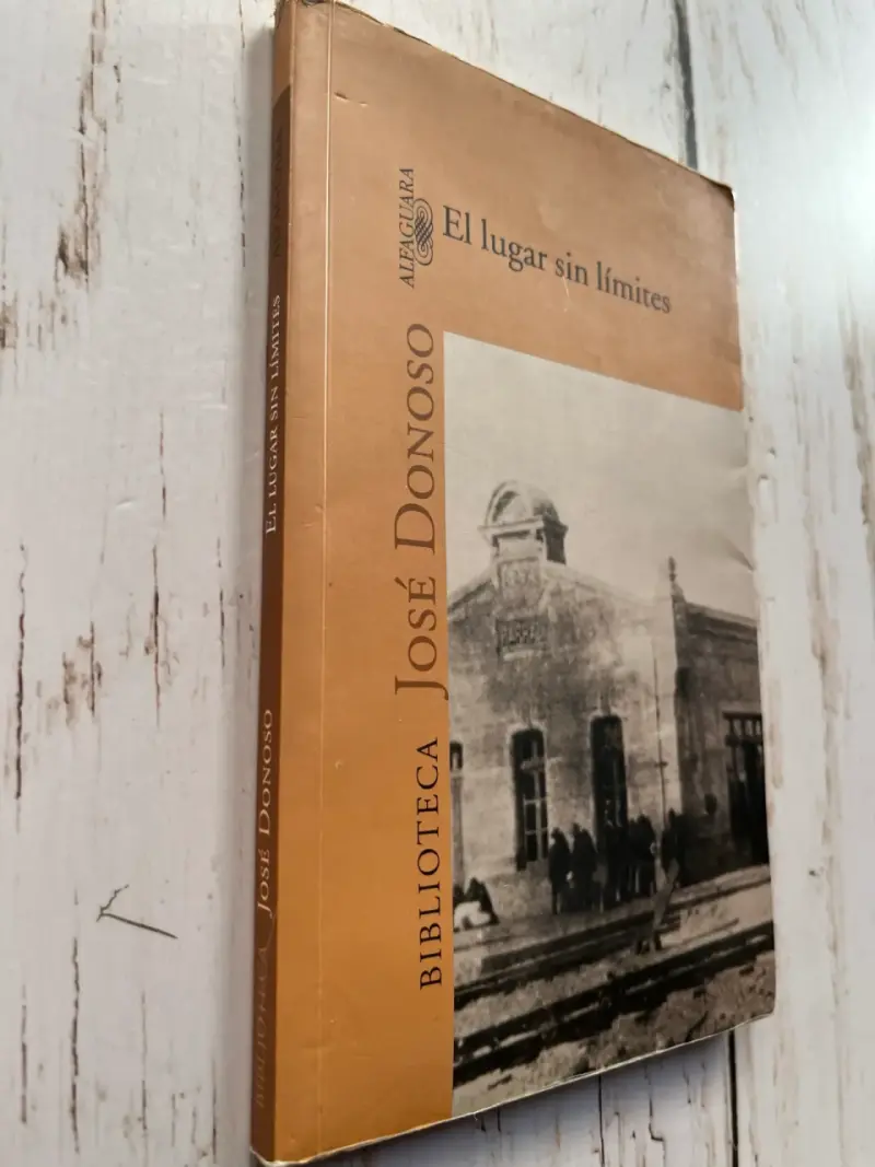 Libro 'El lugar sin límites' de José Donoso - 2