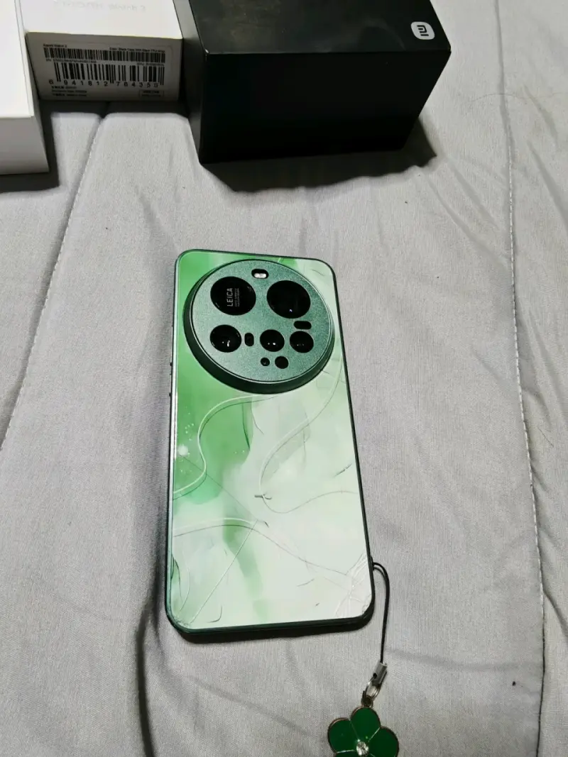 Xiaomi 15 ultra + Xiaomi whats 2 - 3
