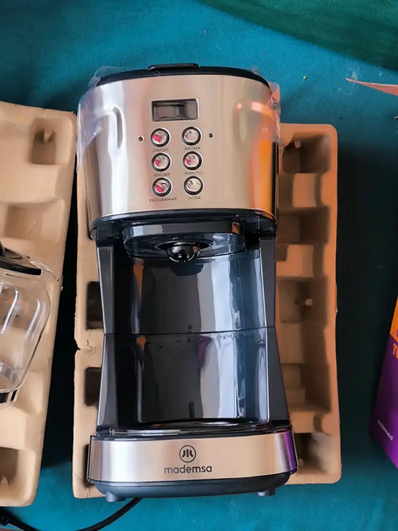 Cafetera eléctrica Mademsa 1.5L acero inoxidable - 3