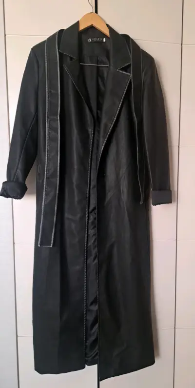 Abrigo largo de cuero negro para mujer - miniatura 1