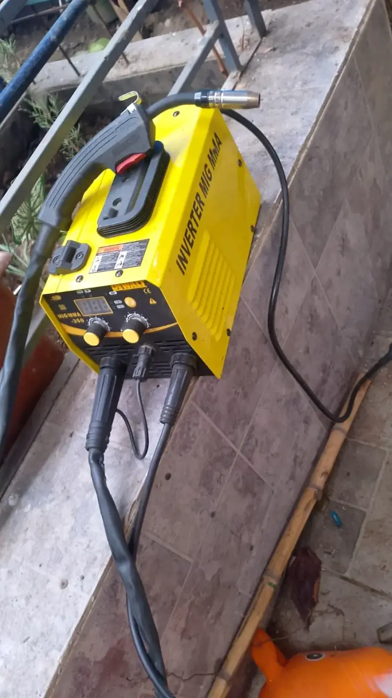 Soldadora Inverter MIG MMA 250A amarilla