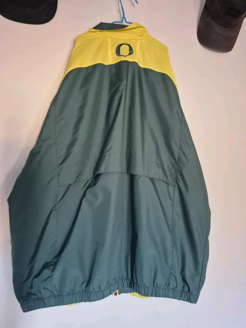 Chaqueta deportiva Nike verde y amarilla - 2