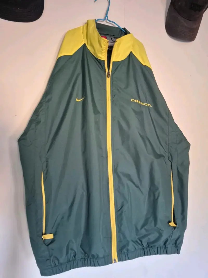 Chaqueta deportiva Nike verde y amarilla - 3