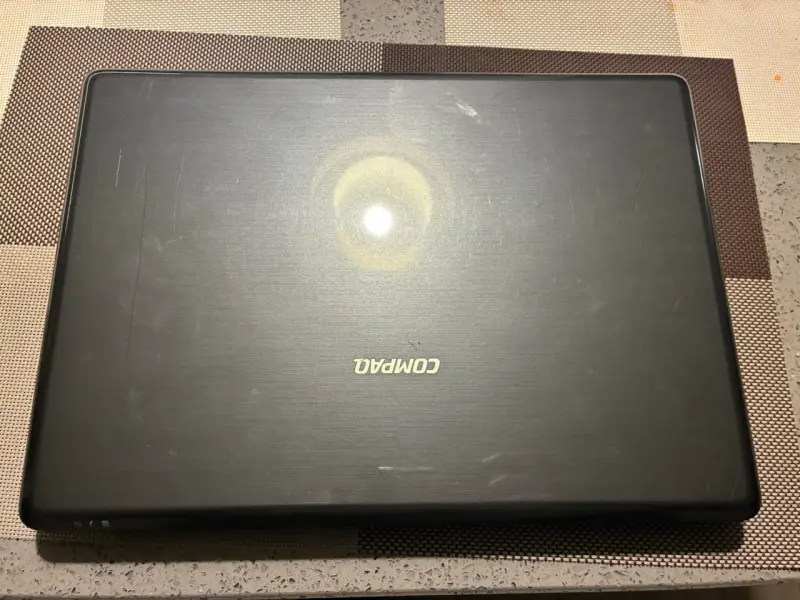Laptop Compaq usada con Windows Xp - 1
