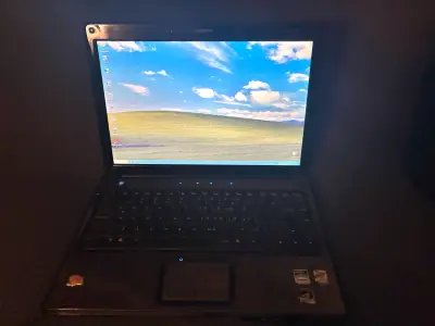 Laptop Compaq usada con Windows Xp - miniatura 2