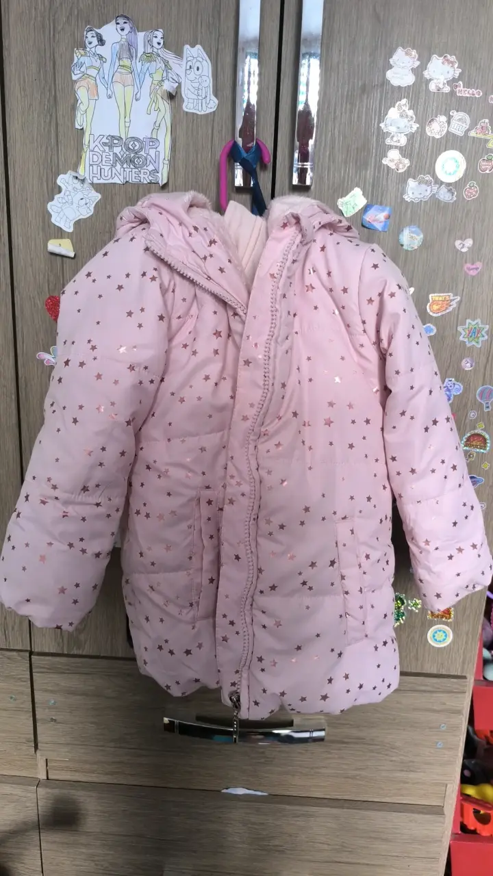 Chaqueta rosada infantil con estrellas
