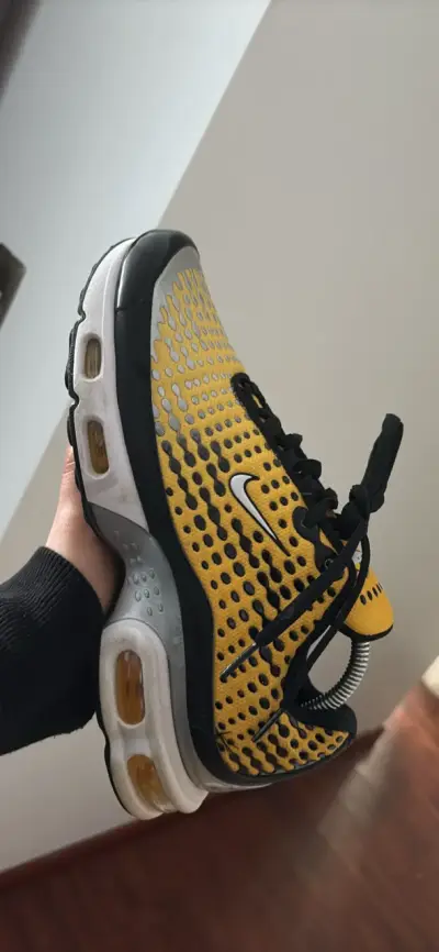 Zapatillas deportivas Nike tn amarillas y negras - miniatura 3