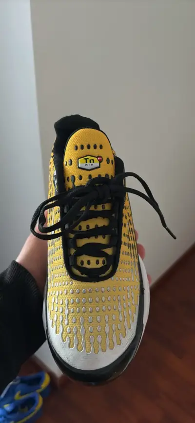 Zapatillas deportivas Nike tn amarillas y negras - miniatura 4