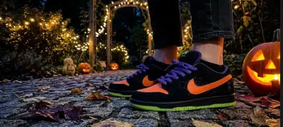 Zapatillas deportivas negras con detalles naranjas y morados - miniatura 4