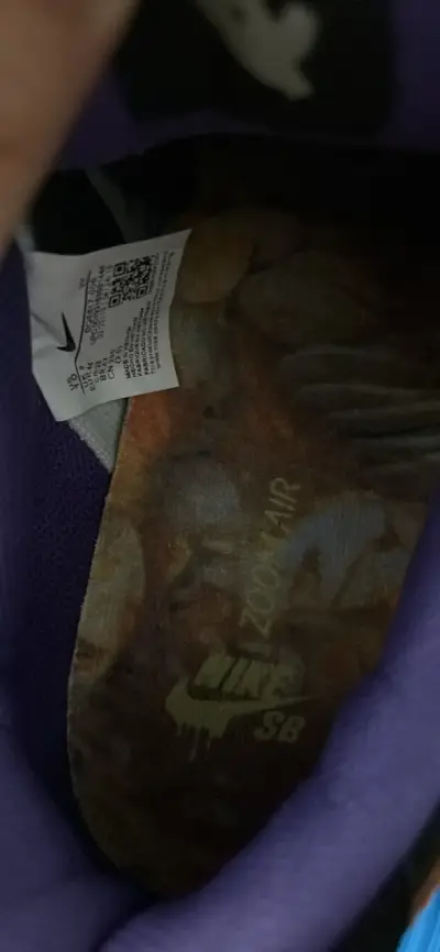 Zapatillas deportivas negras con detalles naranjas y morados - miniatura 6