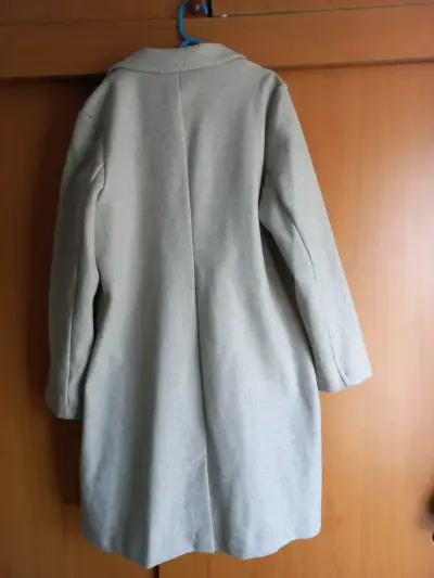 Abrigo beige elegante para mujer - miniatura 4
