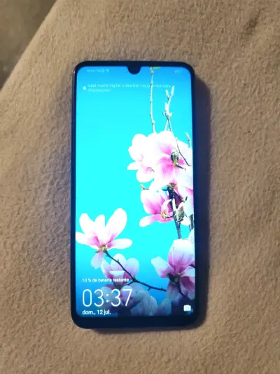 Smartphone Huawei con pantalla grande - miniatura 1