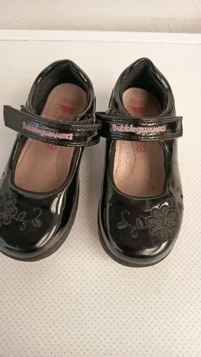 Zapatos de charol negros para niña - miniatura 2