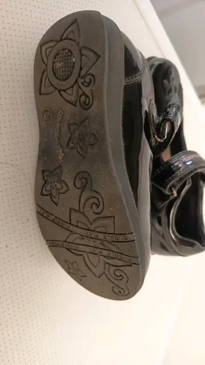 Zapatos de charol negros para niña - miniatura 3