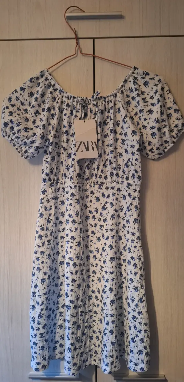 Vestido floral Zara blanco y azul niña