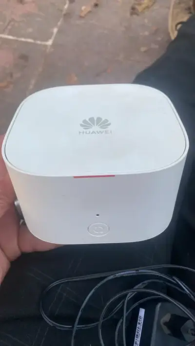 Router Huawei WiFi portátil blanco - miniatura 1