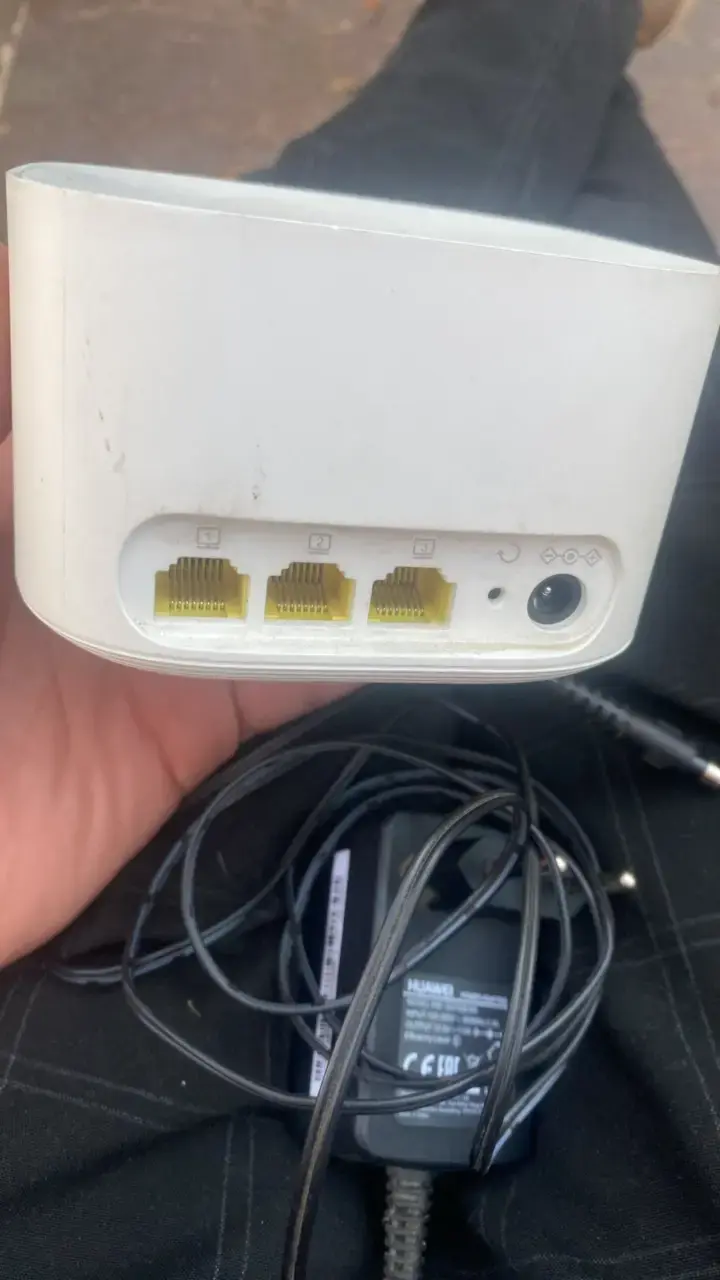 Router Huawei WiFi portátil blanco - 2