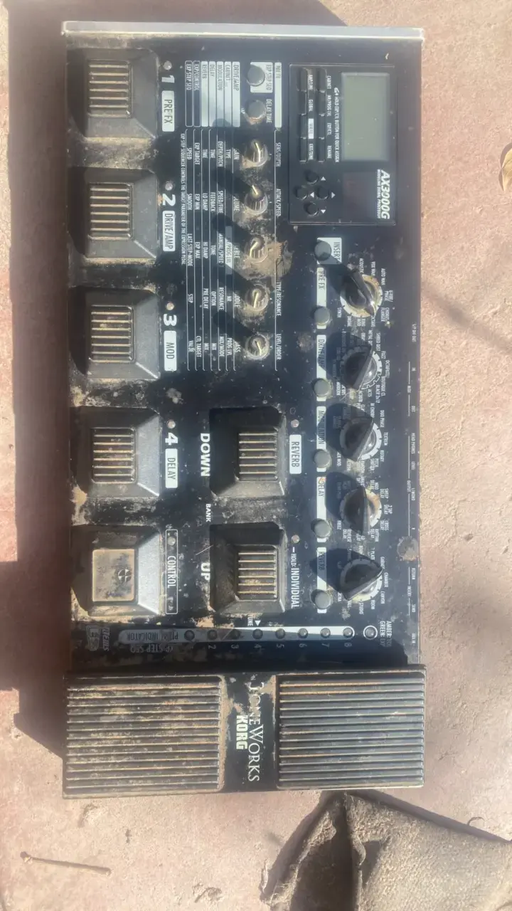Pedalera multiefectos Korg AX3000G usada