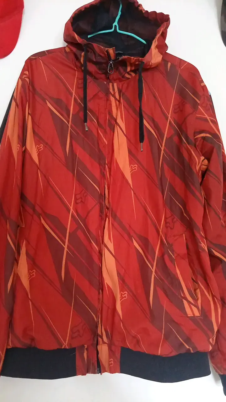 Chaqueta deportiva Fox roja con capucha - 1