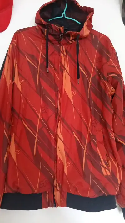 Chaqueta deportiva Fox roja con capucha - miniatura 1